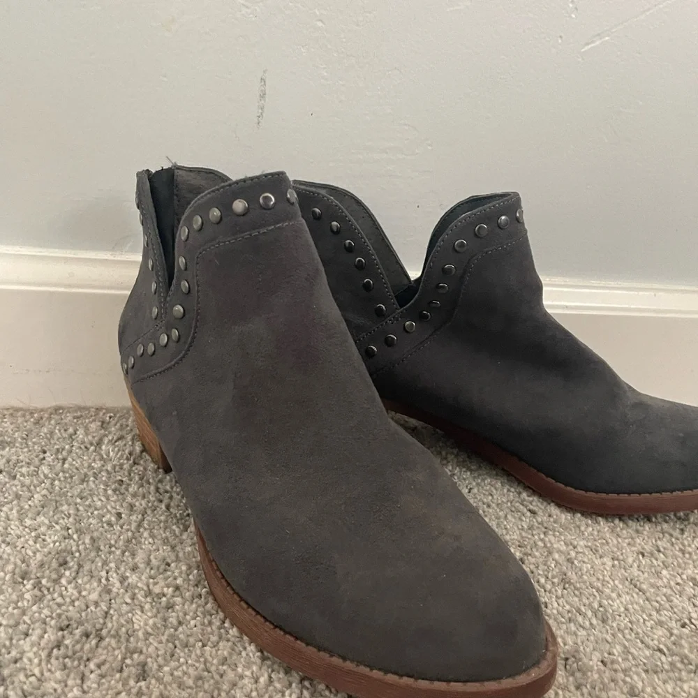 Suede, studded slate blue ankle boot with zipper closure. Size 7.5 GUC - Picture 1 of 8